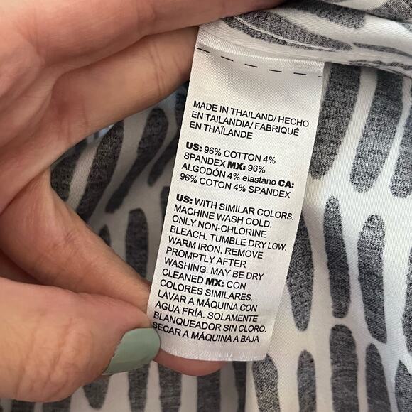 Chicos No Iron Button Down Shirt Medium/1 Spotted Print Abstract Bracelet Sleeve - Picture 6 of 6